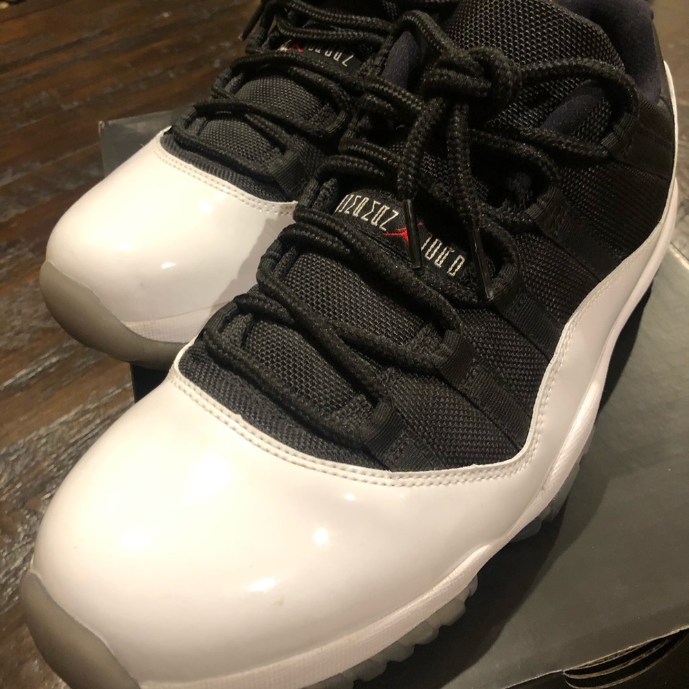 Jordan 11 Low Tuxedo size 10 OG BOX